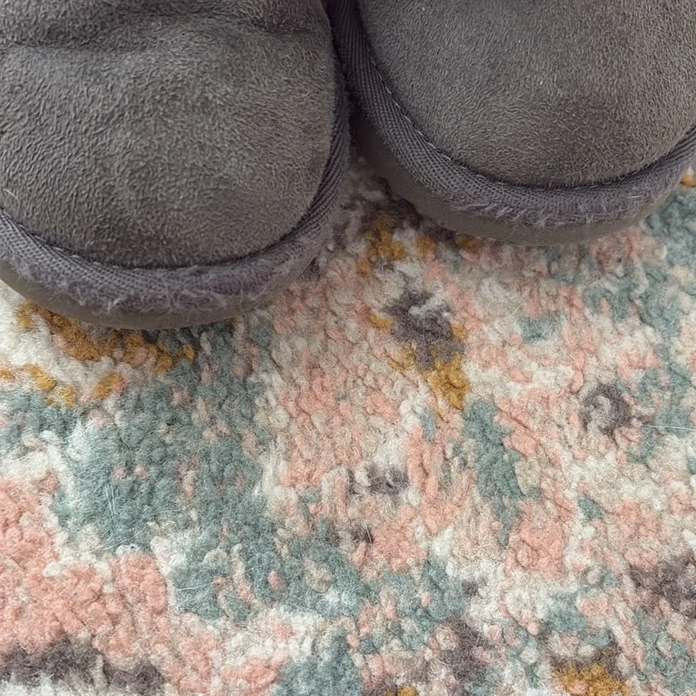 Gray Uggs size toddler 10 - Picture 5 of 5